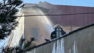 Diyarbakırda oto boya dükkanında yangın: 3 işçi dumandan etkilendi