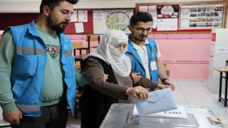 Diyarbakırda yaşlı ve hastalar Evde Sağlık Hizmeti ekiplerinin yardımıyla oylarını kullandı