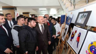Down sendromlular eserlerini sergiledi