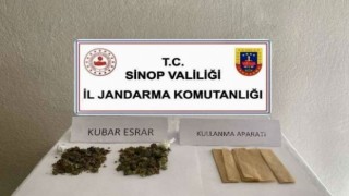 Durdurulan otobüsten 25 gram kubar esrar çıktı