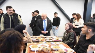 Düzce Üniversitesi öğrencileri için iftar programı düzenledi