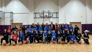 Düzcede yetenekli ve gelişim vaat eden sporcu adaylarına basketbol eğitimi
