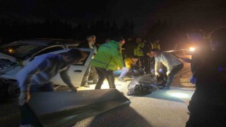 (Düzeltme) Antalyada 3 aracın karıştığı feci kaza: 3 ölü