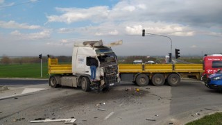 (Düzeltme) Tekirdağda tır, yolcu minibüsüne çarptı: 5 ölü, 10 yaralı