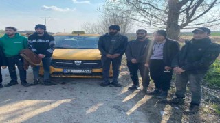 Edirnede ticari taksiden 9 kaçak göçmen çıktı