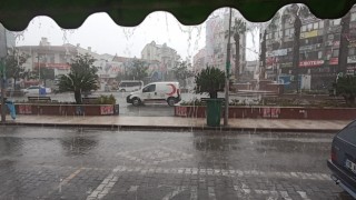 Edremitte sağanak yağış etkili oluyor