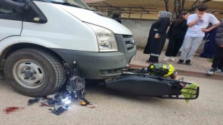 Ehliyetsiz motosiklet sürücüsü polisten kaçarken kaza yaptı: 2 yaralı