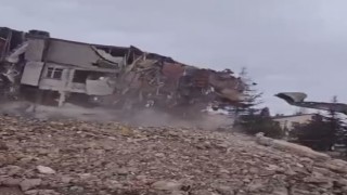 Elazığda 4 katlı bina korna sesi ile yıkıldı