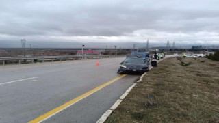 Elazığda otomobil refüje çarptı: 2 yaralı