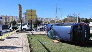 Elazığda trafik kazası: Önce araca ardından anne ve kızına çarptı