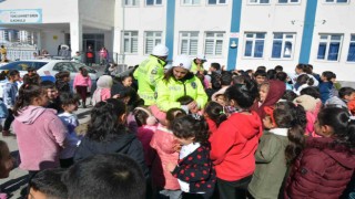 Emniyet müdürlüğü tarafından öğrencilere trafik eğitimi verildi