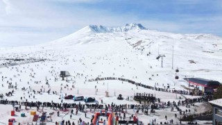 Erciyes Kayak Merkezi 2 buçuk ayda 2 milyon turiste ev sahipliği yaptı