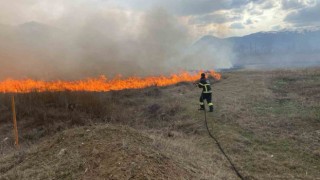 Erzincanda örtü yangını büyümeden söndürüldü