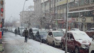 Erzurumda kar yağışı etkili oluyor, 147 köy yolu ulaşıma kapalı