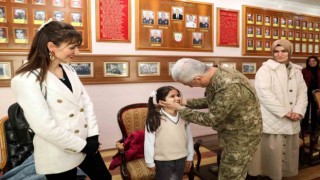 Erzurumda öğrenciler ilk mektuplarını asker abilerine yazdı