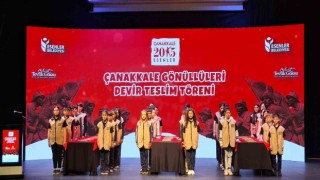 ‘Esenlerin 15lileri Türk bayrağını düzenlenen törenle yeni arkadaşlarına devretti