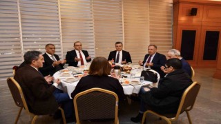 Esenyurt Belediye Başkanı Bozkurt, ilçe protokolü ile iftar sofrasında buluştu