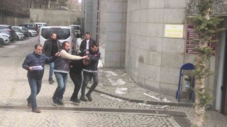 Eşini ve kızını bıçaklayarak öldüren öğretmen baba adliyeye sevk edildi