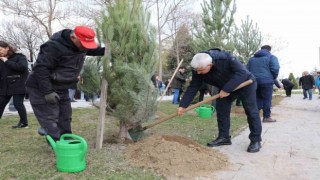 Eskişehir Teknik Üniversitesinde hayatını kaybeden Doç. Dr. Filiz Bayrakçı Karel ve kızı anısına ağaç dikim etkinliği gerçekleştirdi