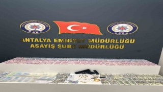 Evden döviz ve ziynet eşyası çalan hırsız yakalandı