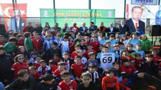 Eyüpsultanda yapımı tamamlanan ‘Göktürk Spor Sahası ve tesisleri futbol tutkunlarıyla buluştu