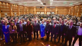 Farklı siyasi partilerden istifa eden bin üye AK Partiye katıldı