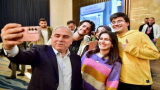 Fatih Belediye Başkanı Turan kütüphane gençleriyle iftarda bir araya geldi