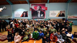 Fenerbahçeli futbolcu İsmail Yüksek, Bursada gençlerle buluştu