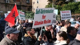 FETÖ tarafından yönetilen Arnavutluk İslam Birliği protesto edildi