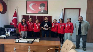 GAÜNlü öğrenciler kupayla döndü