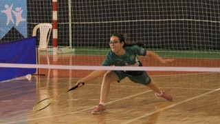 Genç yeteneklerin badminton mücadelesi başladı