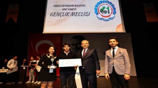 Gençler fikirleriyle yarıştı