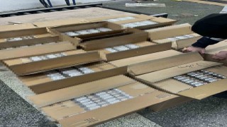 Gümrükte çorap beyan edildi, kutulardan kaçak sigara çıktı