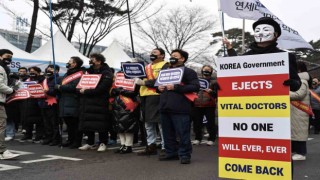 Güney Kore, greve giden yaklaşık 7 bin doktora yaptırım için harekete geçti