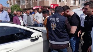 Hasımlar aynı sandıkta karşılaştı, ortalık karıştı: 1 polis yaralandı, biber gazı sıkıldı