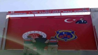 Hatayda bir evde yapılan aramada uyuşturucu madde ve kaçak sigara ele geçirildi