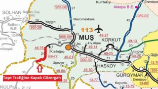 Heyelan meydana gelen yol kısa sürede trafiğe açıldı