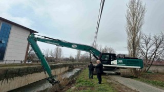 Hisarcık Kocaçay ve Küçükçayda zemin temizleme çalışması