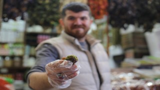 Hurmaya yöresel dokunuş: Fıstıklı hurma Ramazanın favorisi olacak