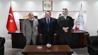 Huzurevi sakininden Rektör Özölçere ziyaret