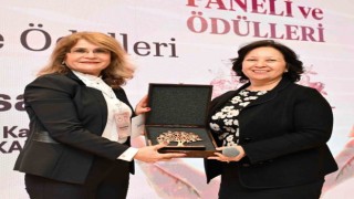 İEÜye ‘Kadınların Geleceğini Güçlendiren Üniversite ödülü