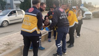 İki otomobil çarpıştı: 3 yaralı