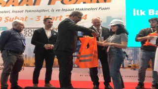 “İlk Baretim-İlk Yeleğim” projesinde öğrencilere yelek ve baretler teslim edildi