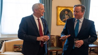 İngiltere Dışişleri Bakanı Cameron'dan İsrail'e Sert Eleştiri: "İşgalci Güç"
