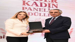 İpek Cıncıkcıya Anadoludan Yükselen Kadın Ödülü