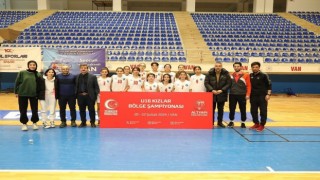 İpekyolunun kız basketbol takımlarından büyük başarı