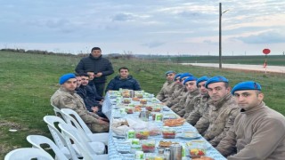 İpsala Kaymakamı, Mehmetçikle iftar yaptı