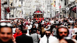 İstanbul seçimlerinin kaderini ilk kez oy kullanacak gençler belirleyebilir