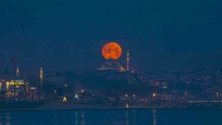 İstanbulda eşsiz dolunay manzarası mest etti