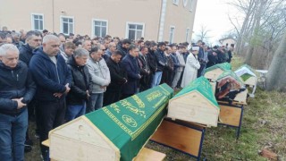 İstanbulda kazada ölen 5 kişilik aile Samsunda toprağa verildi